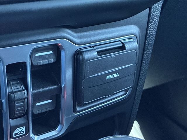 Thumbnail: 2021 Jeep Wrangler - 38