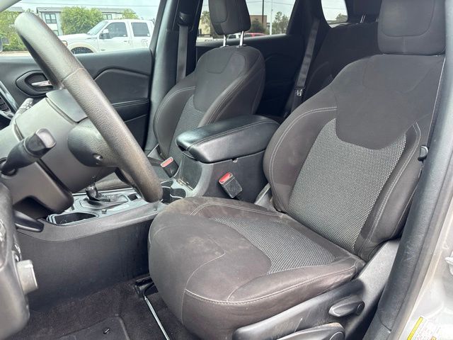 Thumbnail: 2019 Jeep Cherokee - 8