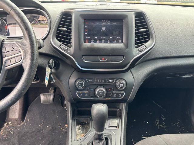 Thumbnail: 2019 Jeep Cherokee - 10