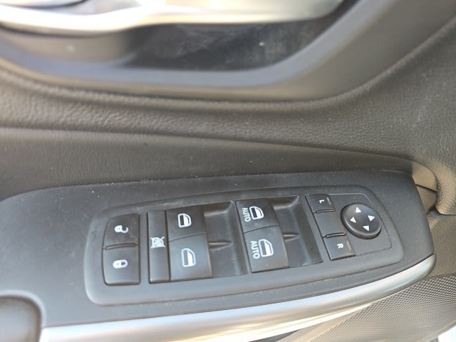 Thumbnail: 2020 Jeep Cherokee - 19