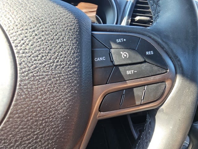 Thumbnail: 2020 Jeep Cherokee - 22