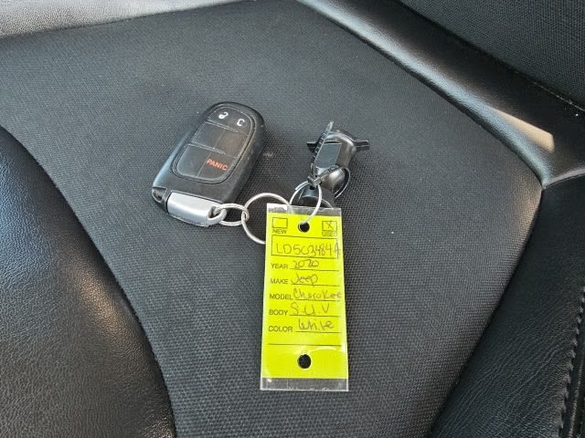 Thumbnail: 2020 Jeep Cherokee - 14