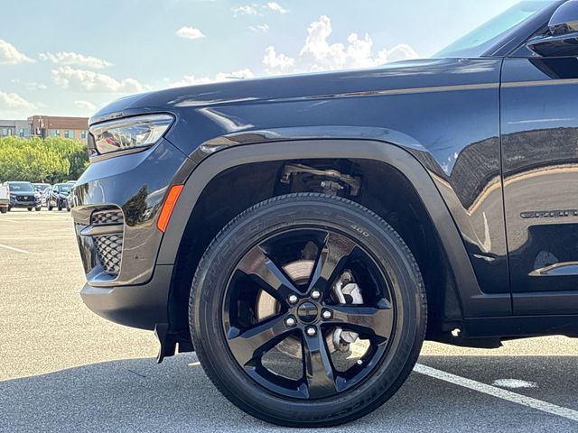 Thumbnail: 2023 Jeep Grand Cherokee - 8