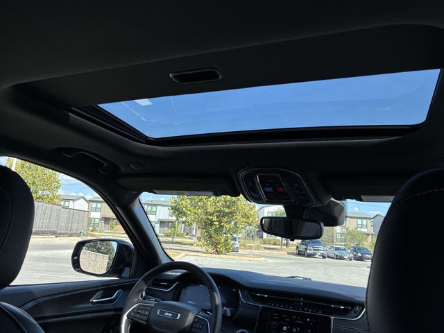 Thumbnail: 2023 Jeep Grand Cherokee - 31