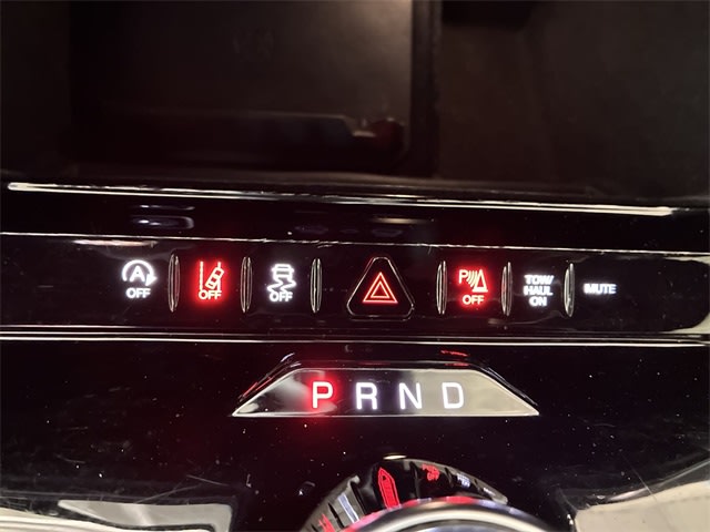 Thumbnail: 2022 Jeep Wagoneer - 38