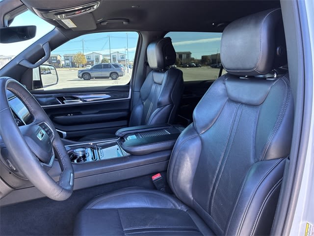 Thumbnail: 2022 Jeep Wagoneer - 11