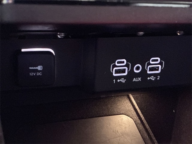 Thumbnail: 2022 Jeep Wagoneer - 34