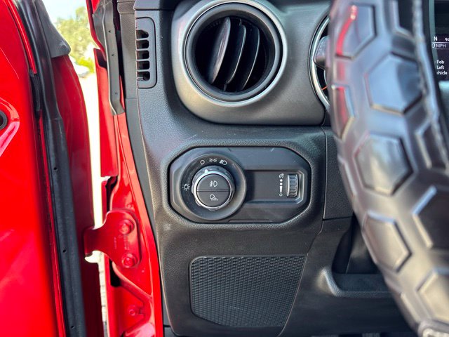 Thumbnail: 2023 Jeep Gladiator - 18