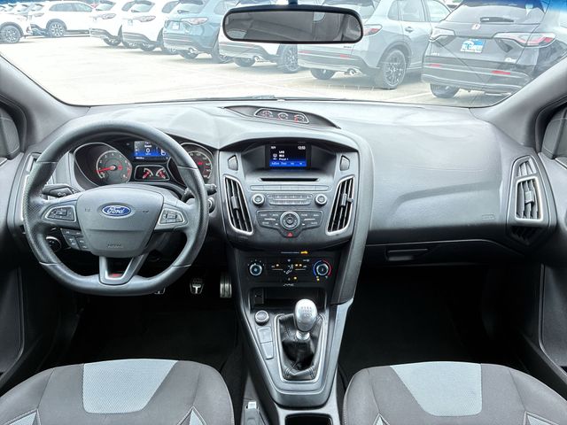 Thumbnail: 2017 Ford Focus - 9