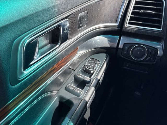 Thumbnail: 2016 Ford Explorer - 14