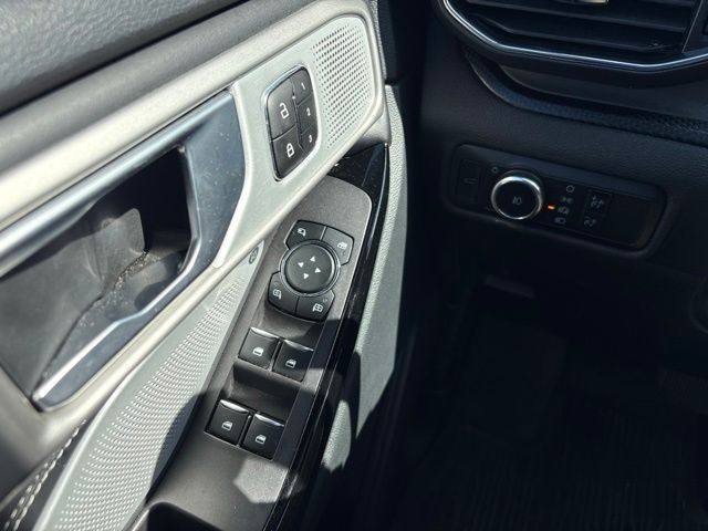 Thumbnail: 2023 Ford Explorer - 22