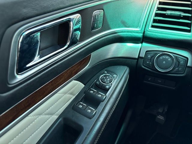 Thumbnail: 2016 Ford Explorer - 24