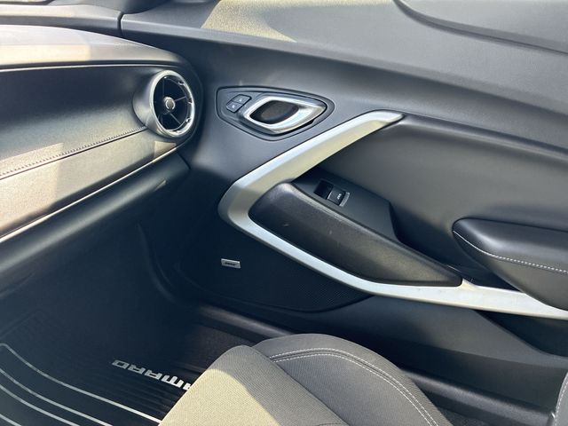 Thumbnail: 2018 Chevrolet Camaro - 33