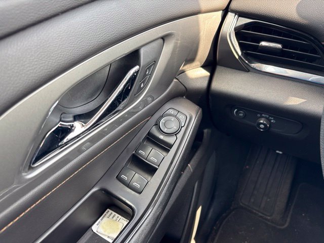 Thumbnail: 2019 Chevrolet Traverse - 25