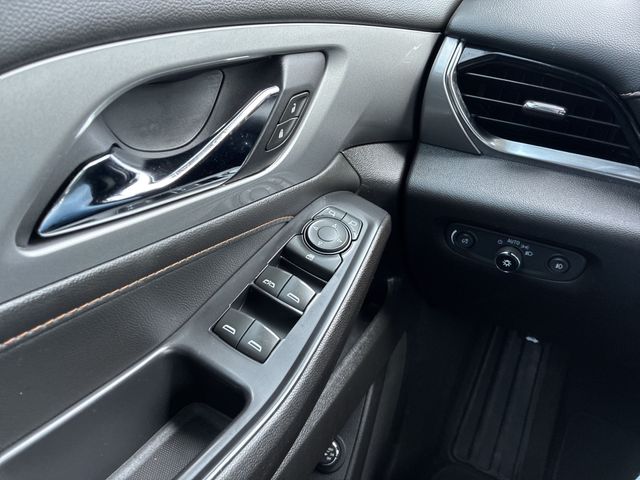 Thumbnail: 2021 Chevrolet Traverse - 39