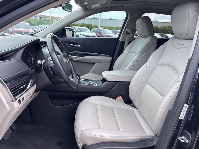 Thumbnail: 2022 Cadillac XT4 - 11