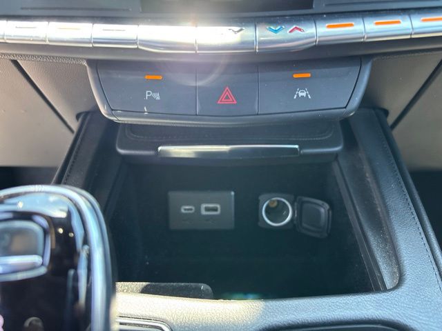 Thumbnail: 2023 Cadillac XT4 - 10