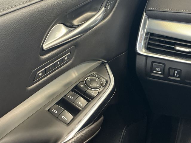 Thumbnail: 2023 Cadillac XT4 - 39
