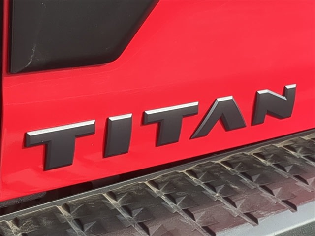 2023 Nissan Titan PRO-4X 23