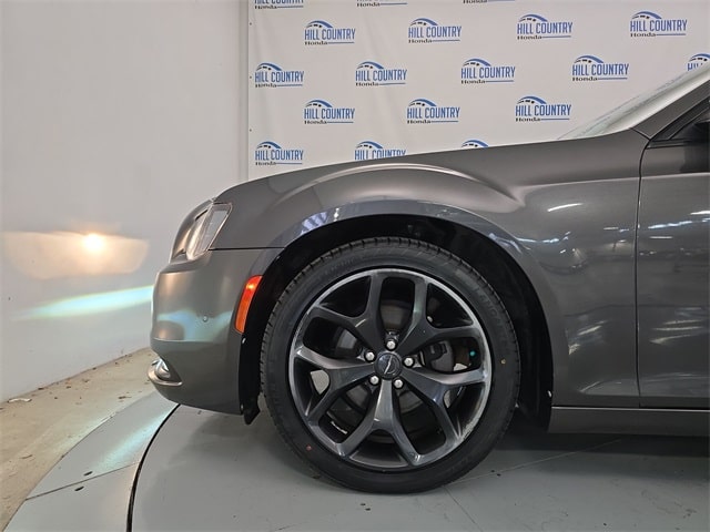 Thumbnail: 2021 Chrysler 300 - 8