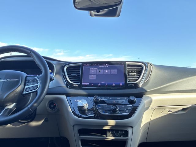 Thumbnail: 2023 Chrysler Pacifica - 15