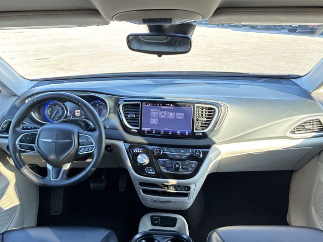 Thumbnail: 2023 Chrysler Pacifica - 10