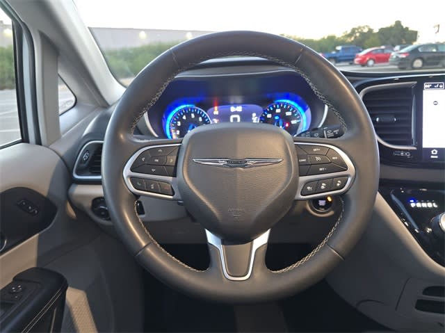 2022 Chrysler Pacifica Touring L 15