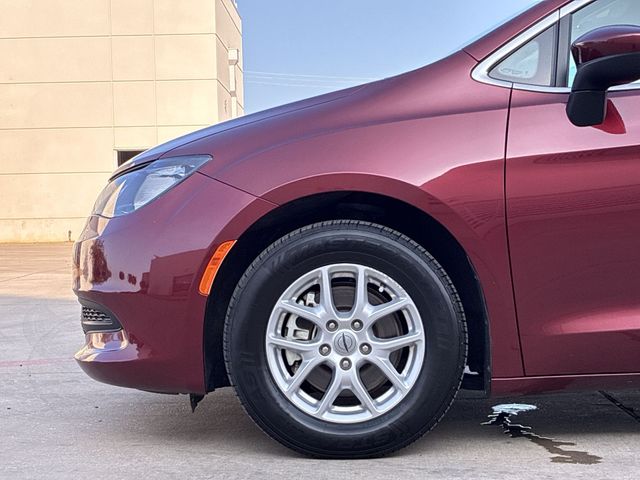 Thumbnail: 2023 Chrysler Voyager - 7