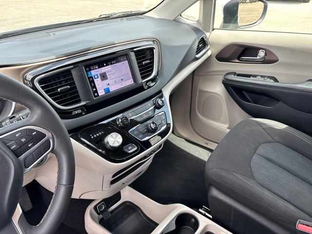 Thumbnail: 2023 Chrysler Voyager - 7