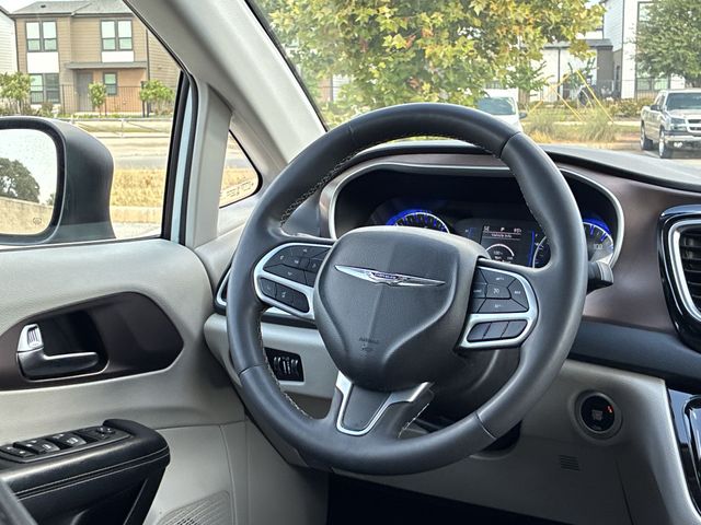 Thumbnail: 2023 Chrysler Voyager - 14
