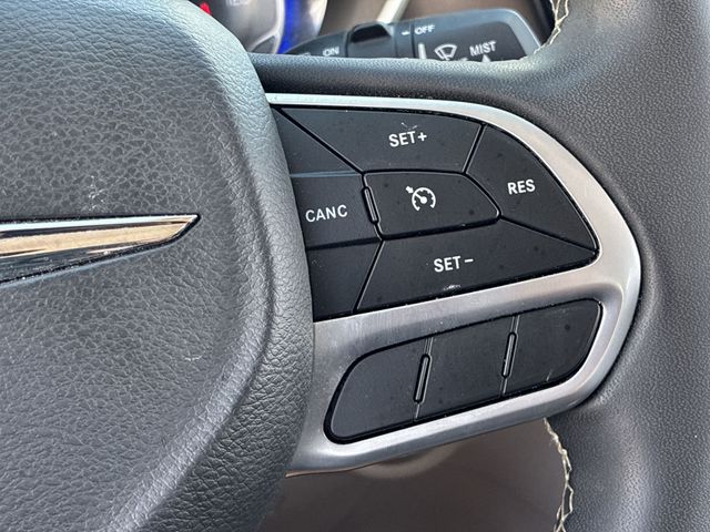 Thumbnail: 2023 Chrysler Voyager - 31