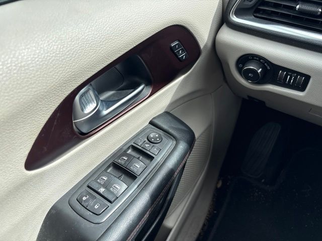 Thumbnail: 2020 Chrysler Pacifica - 24
