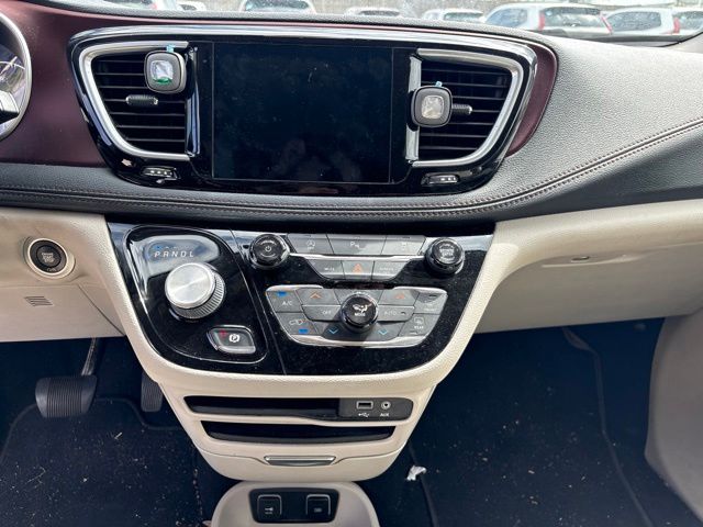 Thumbnail: 2020 Chrysler Pacifica - 22