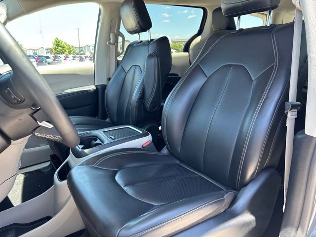 Thumbnail: 2023 Chrysler Pacifica - 8