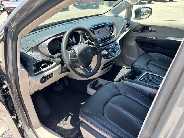 Thumbnail: 2023 Chrysler Pacifica - 2