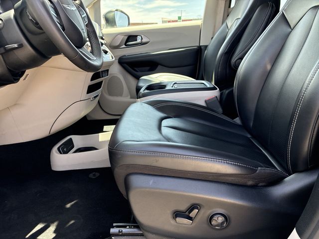Thumbnail: 2023 Chrysler Pacifica - 12
