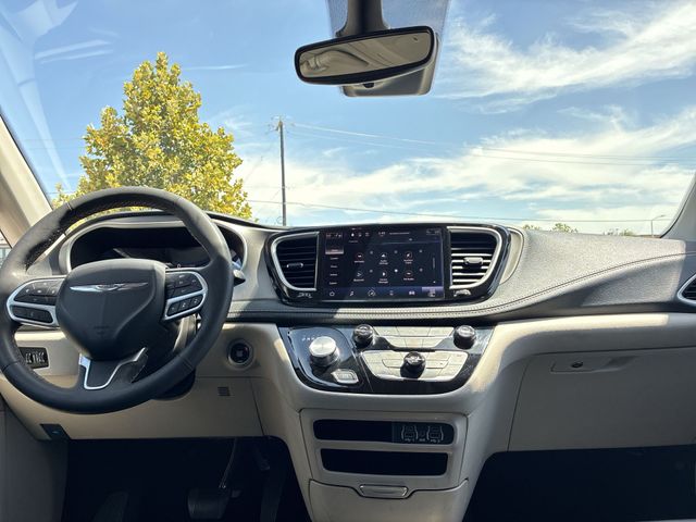 Thumbnail: 2023 Chrysler Pacifica - 15