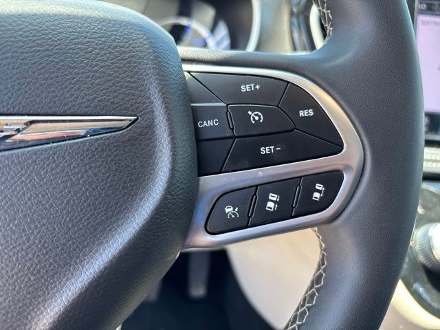 Thumbnail: 2023 Chrysler Pacifica - 20