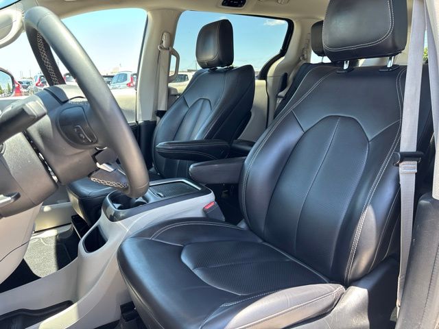 Thumbnail: 2023 Chrysler Pacifica - 8