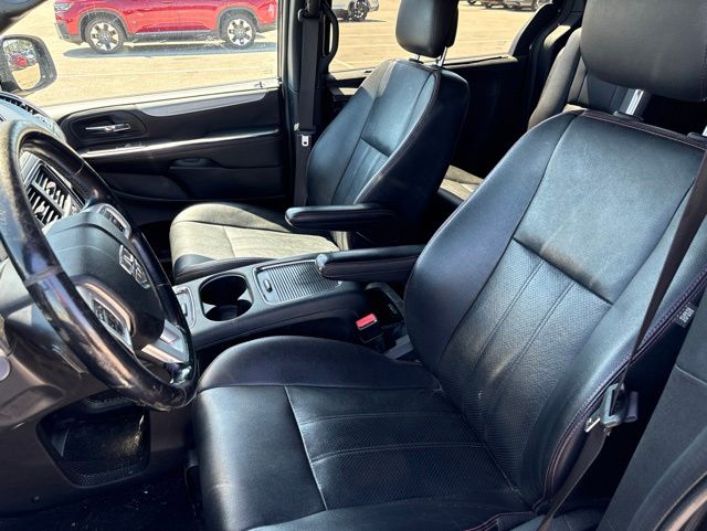 Thumbnail: 2018 Dodge Grand Caravan - 9