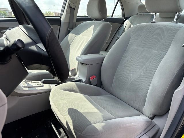 Thumbnail: 2013 Toyota Corolla - 8