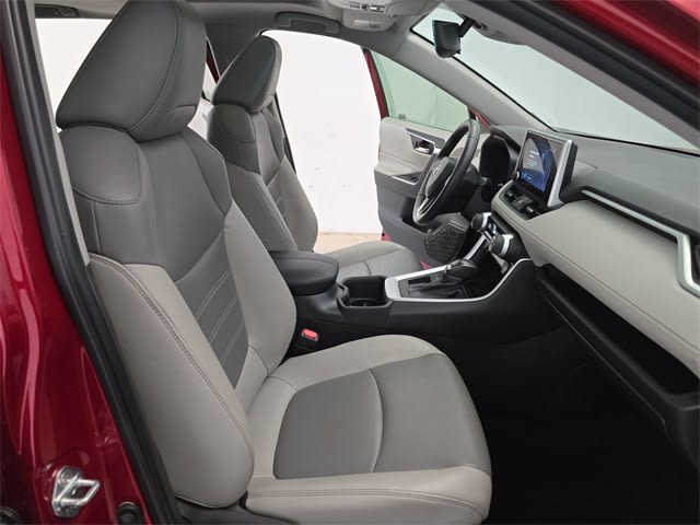 2023 Toyota RAV4 XLE Premium 32