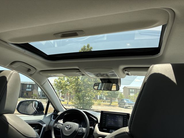 Thumbnail: 2021 Toyota RAV4 - 31
