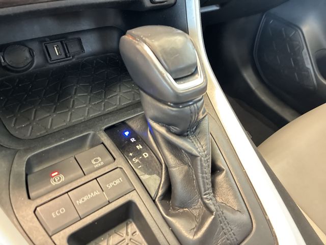 Thumbnail: 2021 Toyota RAV4 - 16