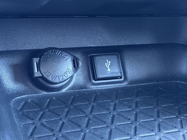 Thumbnail: 2022 Toyota RAV4 - 38