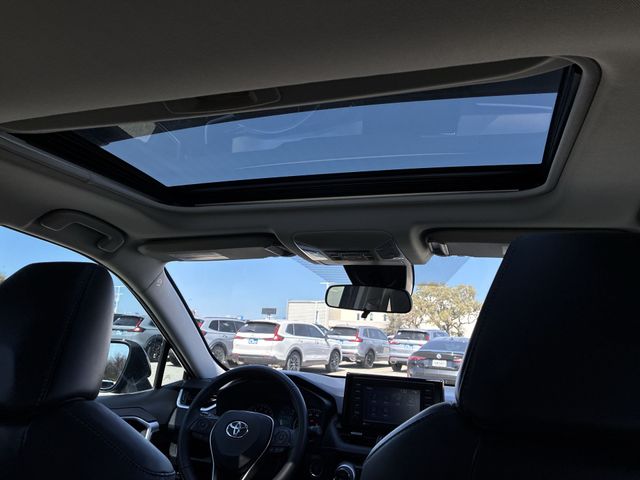 Thumbnail: 2022 Toyota RAV4 - 32