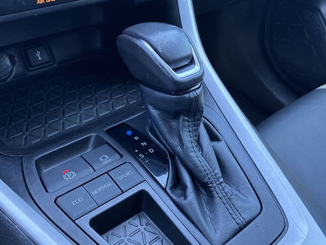 Thumbnail: 2022 Toyota RAV4 - 17