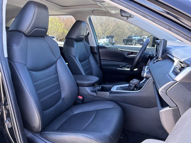 Thumbnail: 2022 Toyota RAV4 - 12