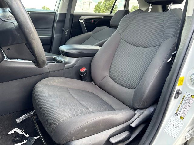 Thumbnail: 2021 Toyota RAV4 - 8