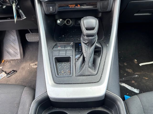 Thumbnail: 2021 Toyota RAV4 - 25